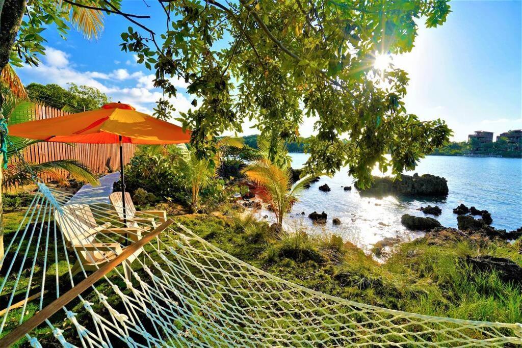 The Dock Resort Over Water Retreat West End Extérieur photo