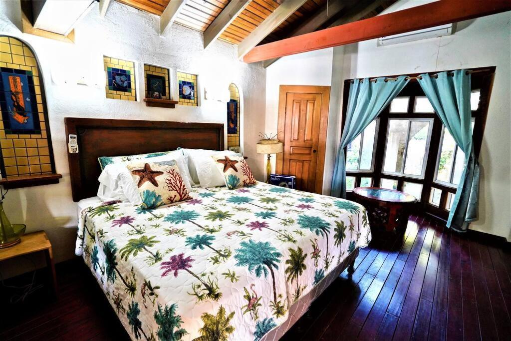 The Dock Resort Over Water Retreat West End Extérieur photo