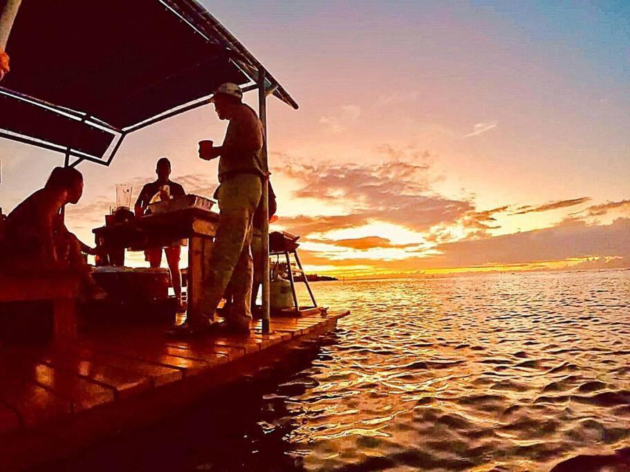 The Dock Resort Over Water Retreat West End Extérieur photo