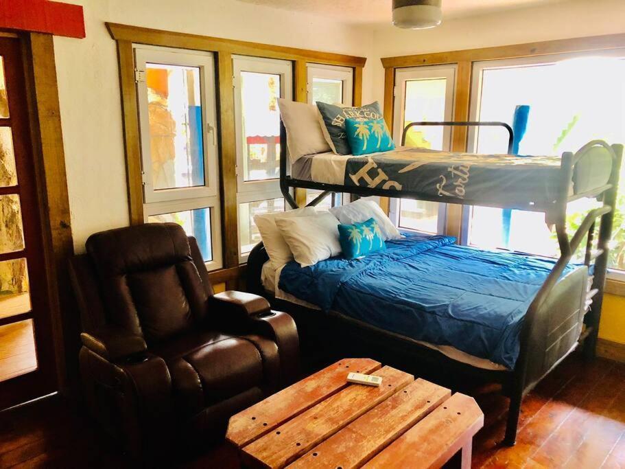 The Dock Resort Over Water Retreat West End Extérieur photo