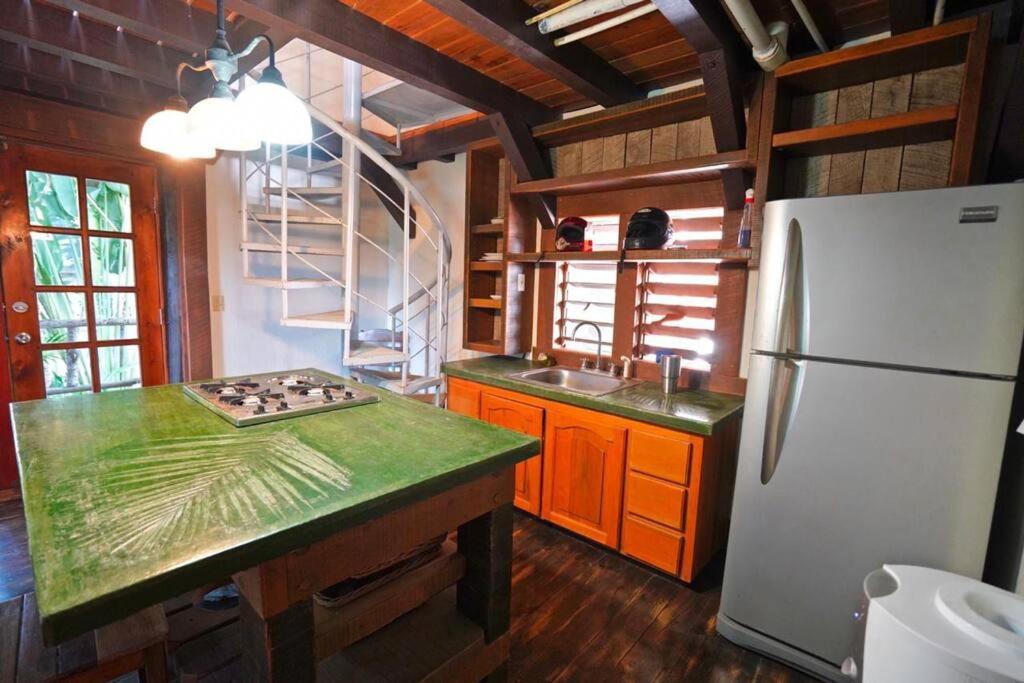 The Dock Resort Over Water Retreat West End Extérieur photo
