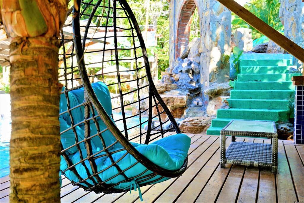 The Dock Resort Over Water Retreat West End Extérieur photo