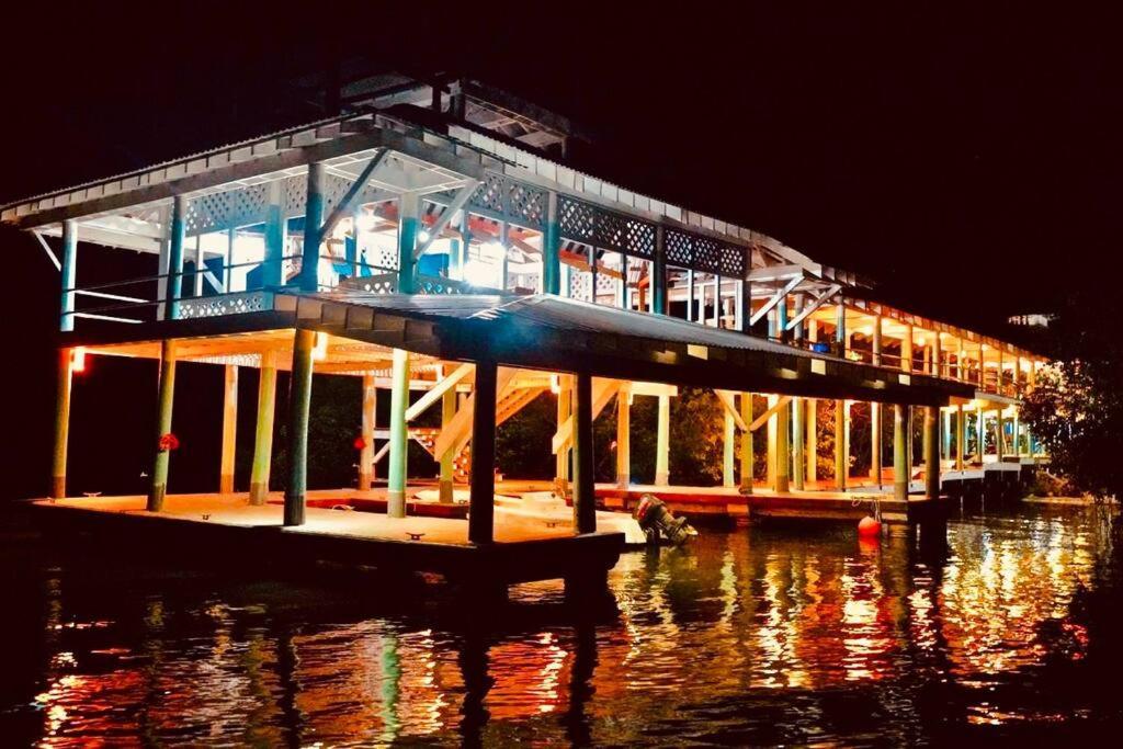 The Dock Resort Over Water Retreat West End Extérieur photo
